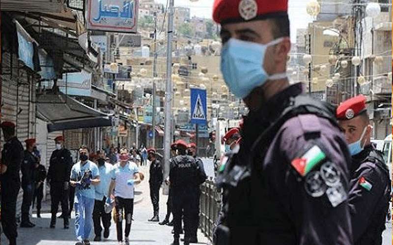 مخالفة 50 فردا داخل السوق المركزي