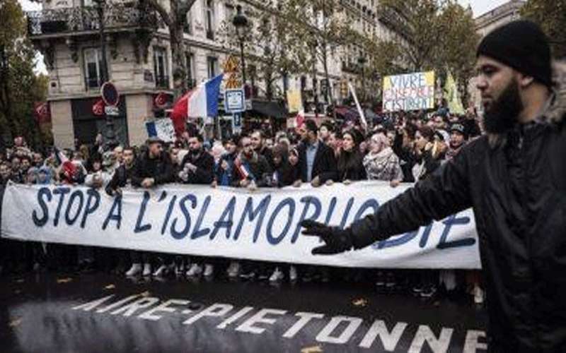 ماكرون اغلق 43 مسجدا منذ وصوله