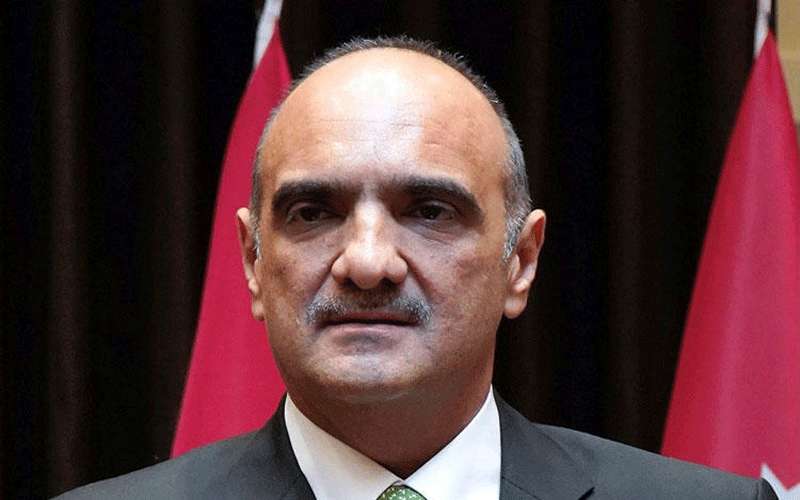 الخصاونة: مستمرون بحظر الجمعة لنهاية العام