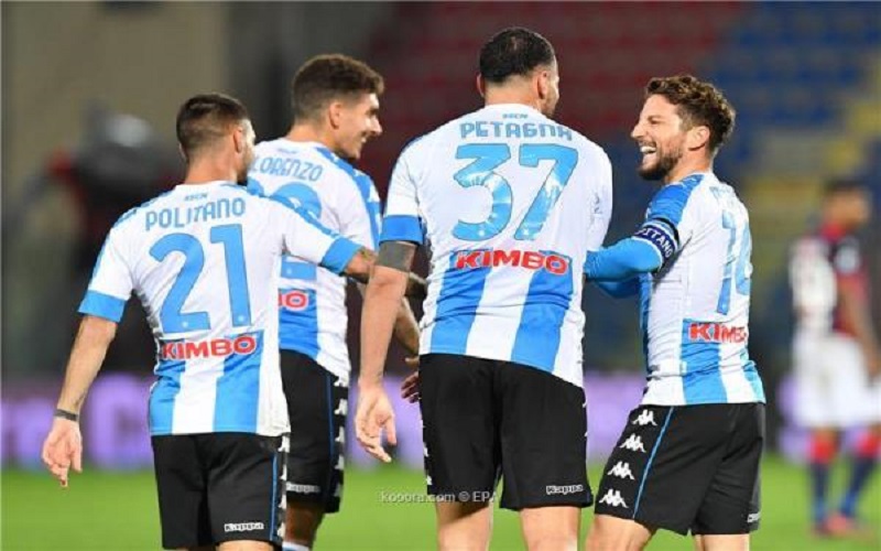 نابولي يسحق كروتوني ويقفز للمركز الثالث