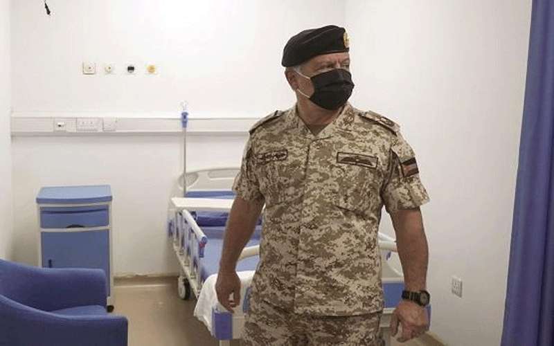 الملك يفتتح المستشفى الميداني في إيدون