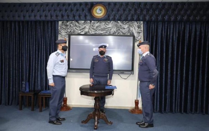 اختتام دورة القيادة والأركان الصغرى في