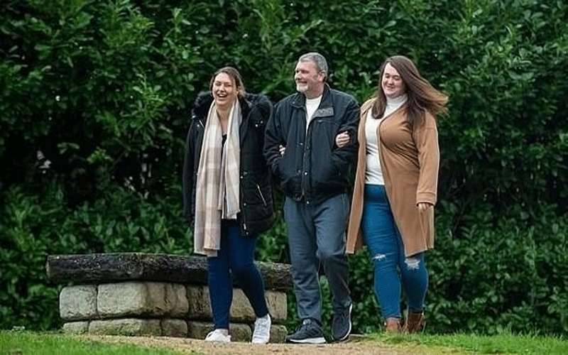 تعثران على والدهما بعد 24 عاما