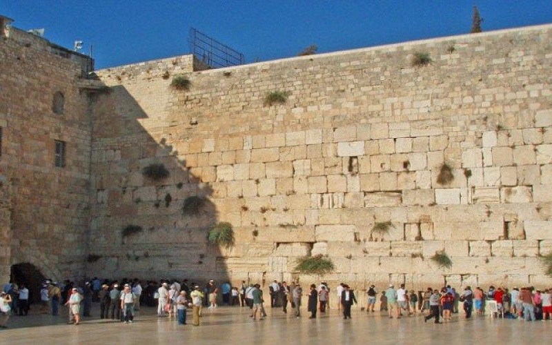 وفد إماراتي يزور حائط البراق بالقدس