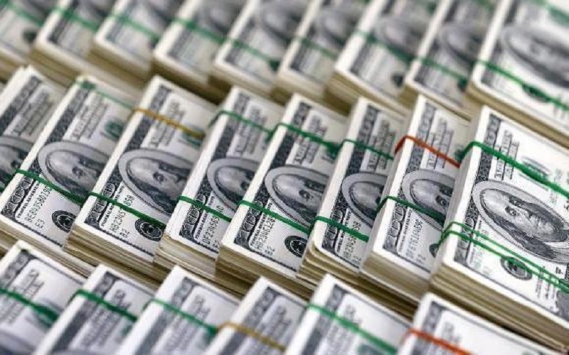 الدولار أدنى مستوى في عامين ونصف