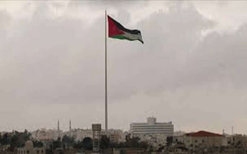 طقس بارد ومغبر وانخفاض على درجات