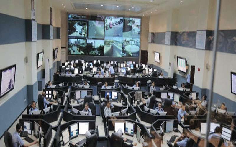 ملازم بقسم السيطرة يساعد بعملية ولادة