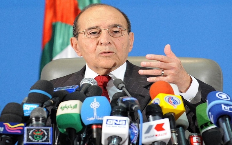 وفاة وزير الداخلية الجزائري الأسبق