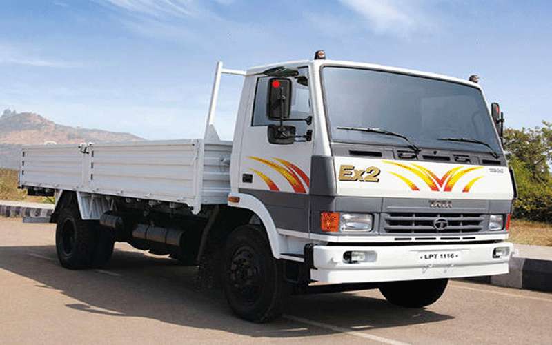 ضبط قلاب يحمل 35 شخصا