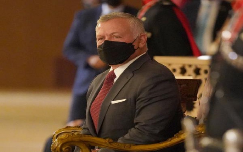 الملك يستمع إلى رد مجلس الأمة