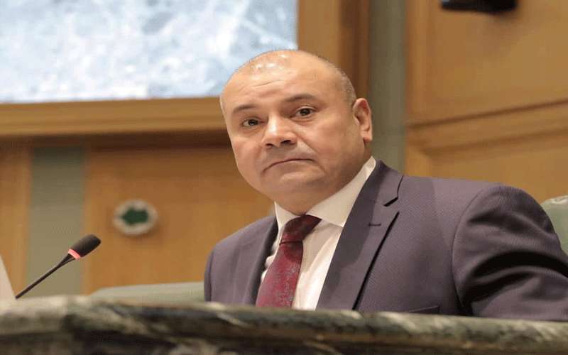 العودات يطالب النواب بإرتداء الكمامة