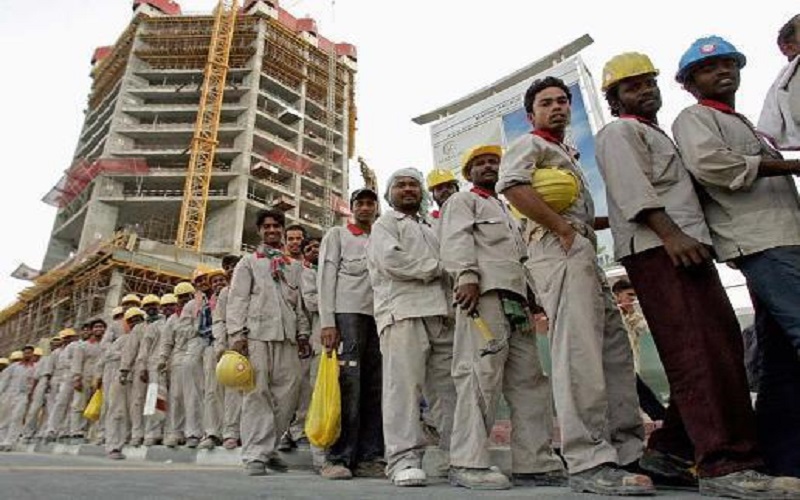 تمديد إعفاءات العمالة الوافدة وأصحاب العمل