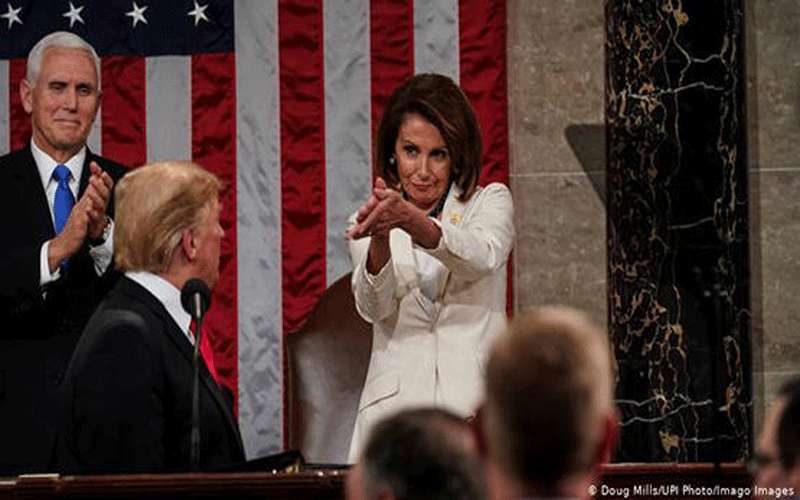 بيلوسي: سأجر ترامب من شعره لخارج