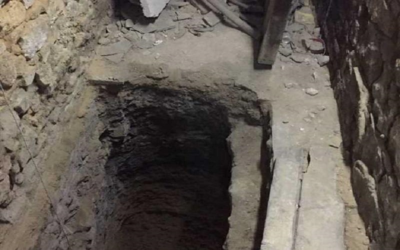 ضبط ثلاثة منقبين عن الآثار في