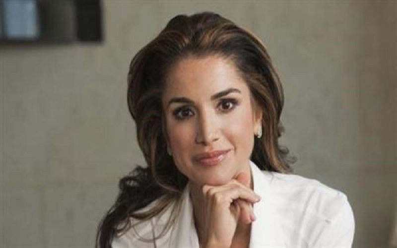 الملكة تهنئ بعيد الميلاد المجيد