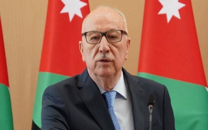 الكسبي يوعز بجدران استنادية ومصدات على