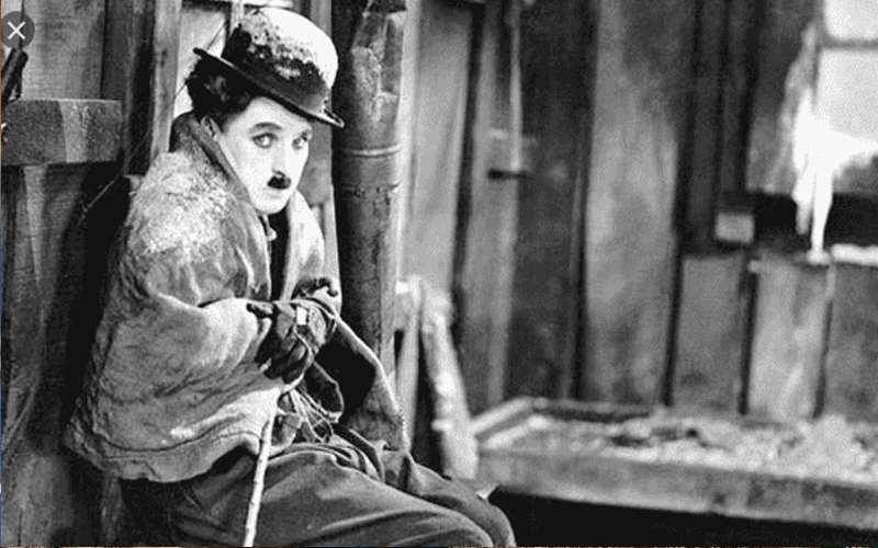 12 معلومة عن شارلي شابلن عبقري