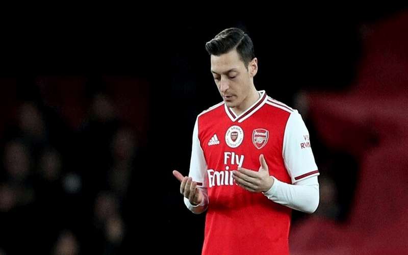 أوزيل يرد بكلمة واحدة حول نيته