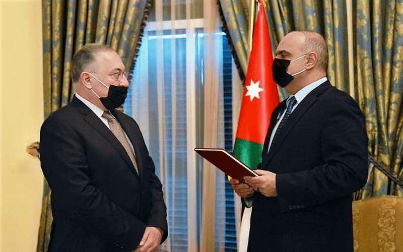 الخصاونة يؤكد إلتزام الحكومة بمحاربة الفساد