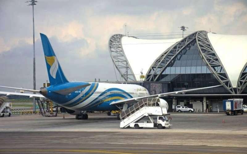 سلطنة عمان تعيد فتح المطار ومنافذها