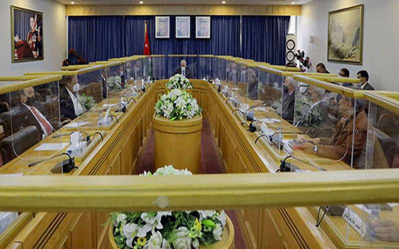 قواطع زجاجية باجتماعات الأعيان