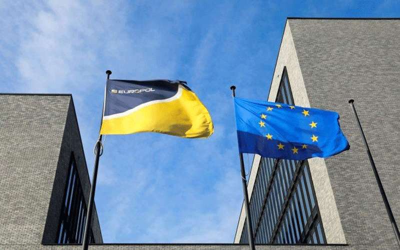 الشرطة الأوروبية تحذر من لقاحات كورونا