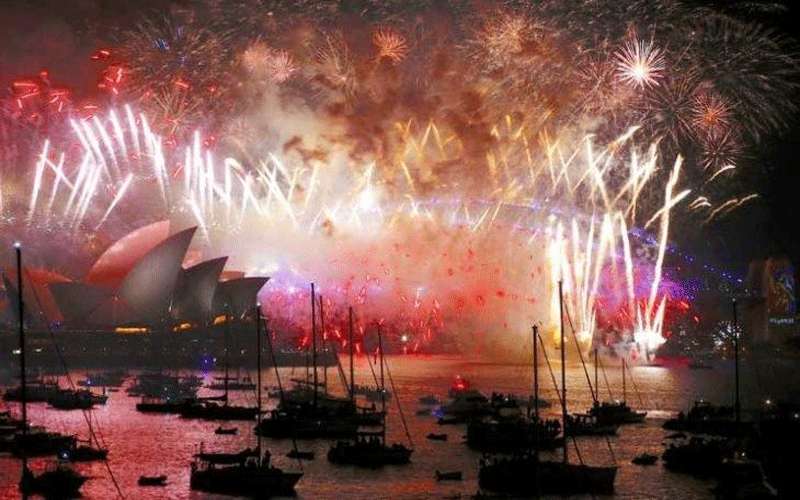 ألعاب نارية بدون جمهور باحتفال رأس