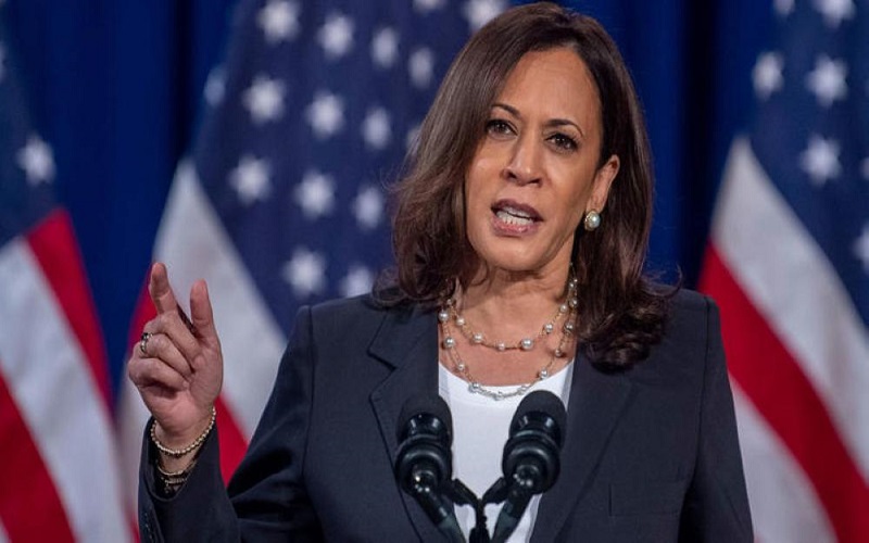 كامالا هاريس تتلقى اللقاح المضاد لكورونا