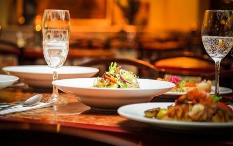 السياحة تؤكد منع التجمعات وإقامة الحفلات