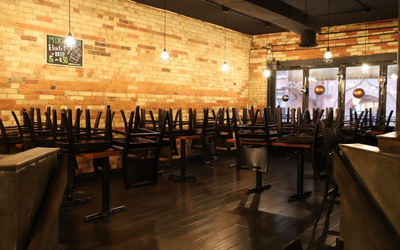 إعفاء مالكي المطاعم السياحية من رسوم