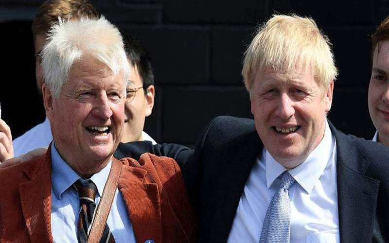 والد بوريس جونسون يطلب الجنسية الفرنسية