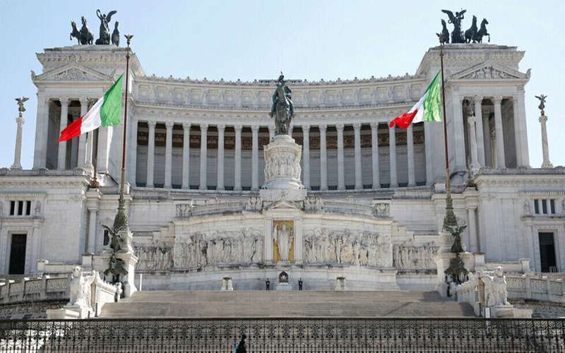 مسؤول صحي إيطالي: إلزامية لقاح كورونا