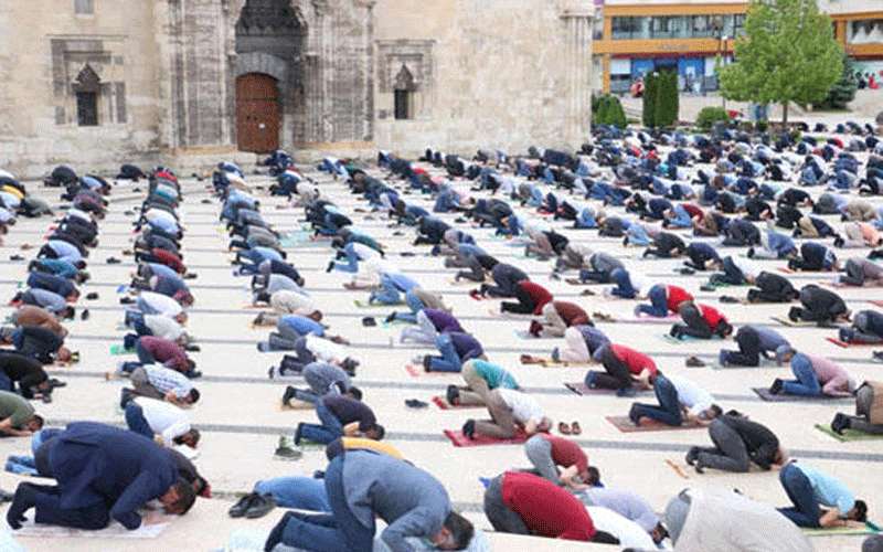 الخصاونة: إجراءات تخفيفية بشأن حظر الجمعة