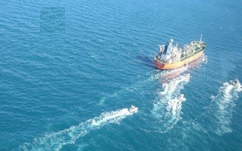 إيران تحتجز سفينة انطلقت من السعودية