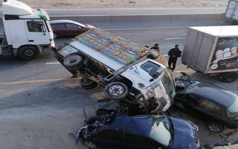 حادث سير بين 4 مركبات على