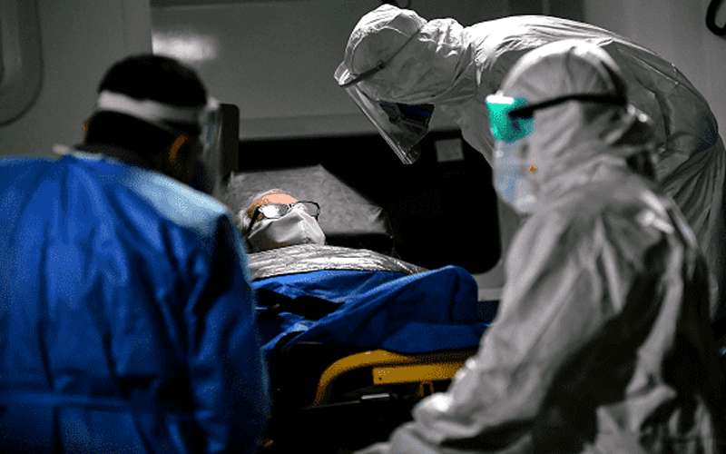 المصاب بكورونا يطلب منه التسجيل لأخذ