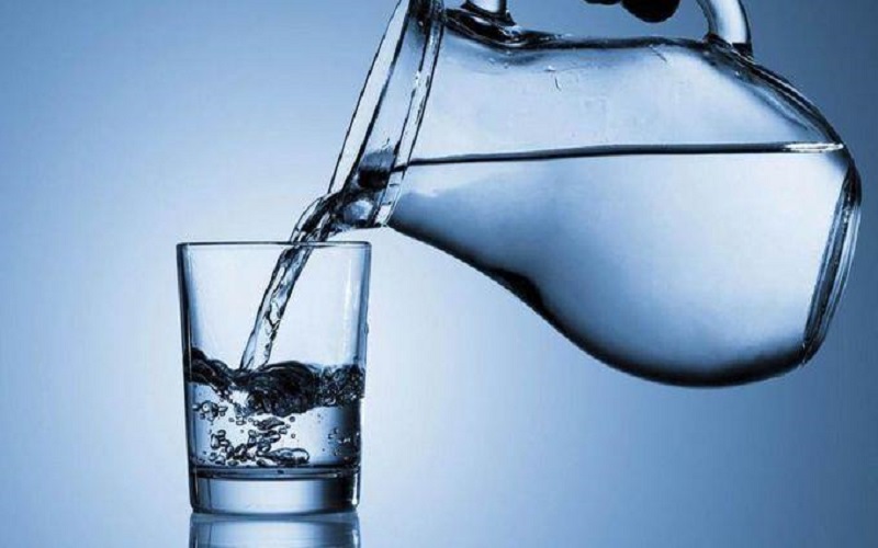 5 أسباب تجعلك تتناول الماء كثيرا