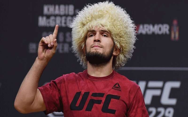 الشيف التركي الشهير بوراك يحضر كعكة