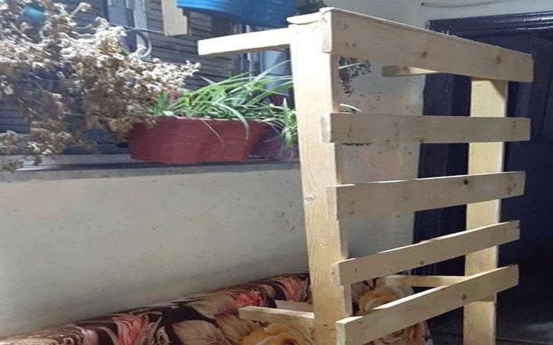 قصة رجل الأمن والسرير الخشبي