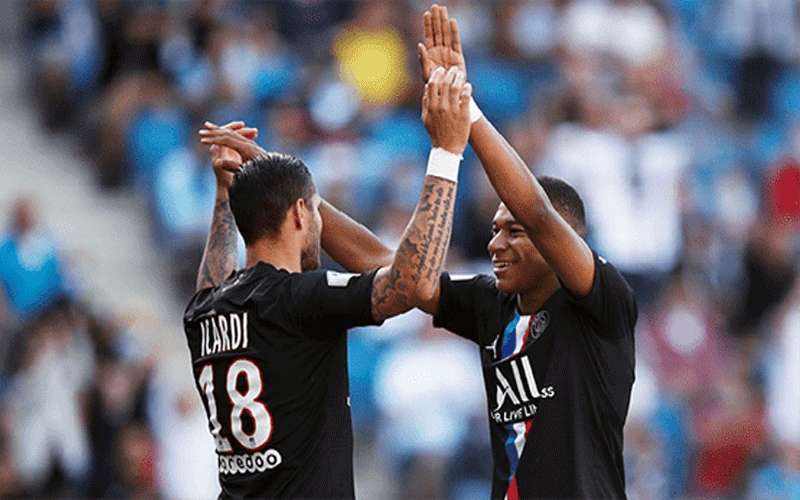 مبابي يحتفل بعودة إيكاردي على طريقته