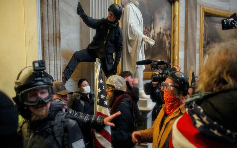 من المشاركين في اقتحام الكابيتول.. نجل