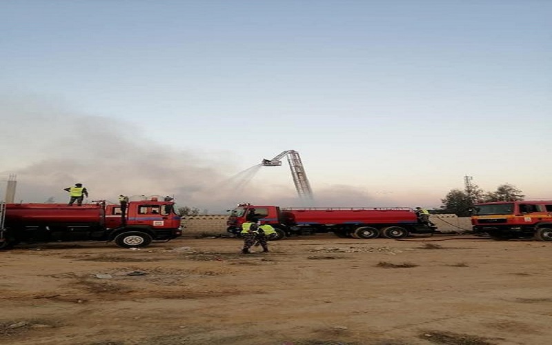 حريق هنجر اخشاب بمساحة 1000م2 في