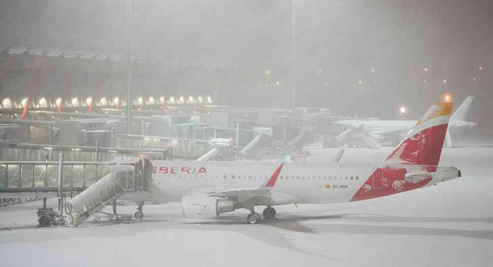 استمرار إغلاق مطار مدريد بعد اجتياح