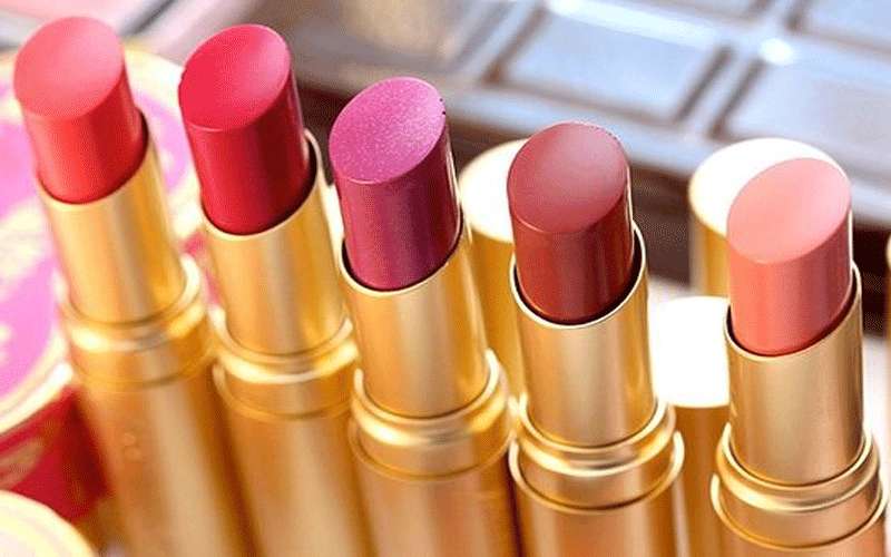 ضبط 10000 قطعة مستحضرات تجميل مخالفة