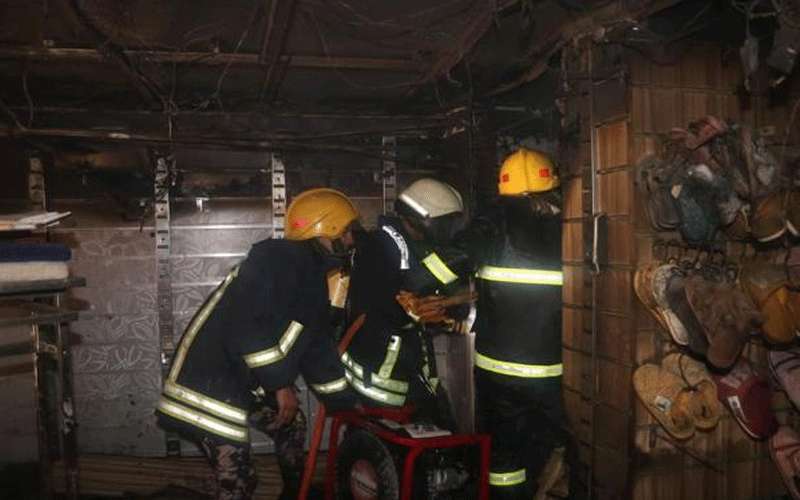 اخماد حريق محل ألبسة في عمان