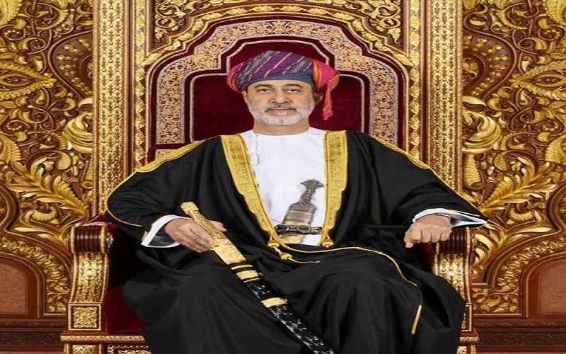 سلطان عمان يصدر مرسوم النظام الأساسي