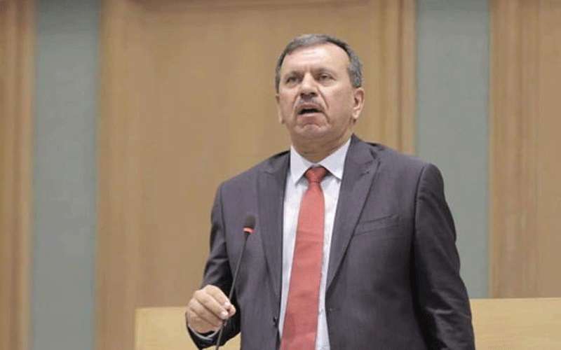 هايل عياش يطالب بتعيين أئمة لمساجد