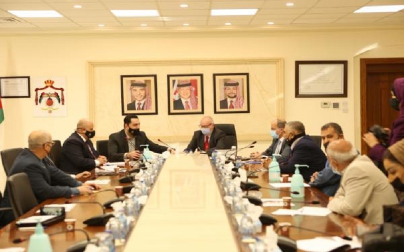 الكسبي يعدل استملاك طريق عنجرة عجلون