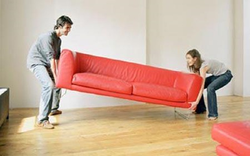 لهذا السبب.. يجب تجنب رفع الأشياء