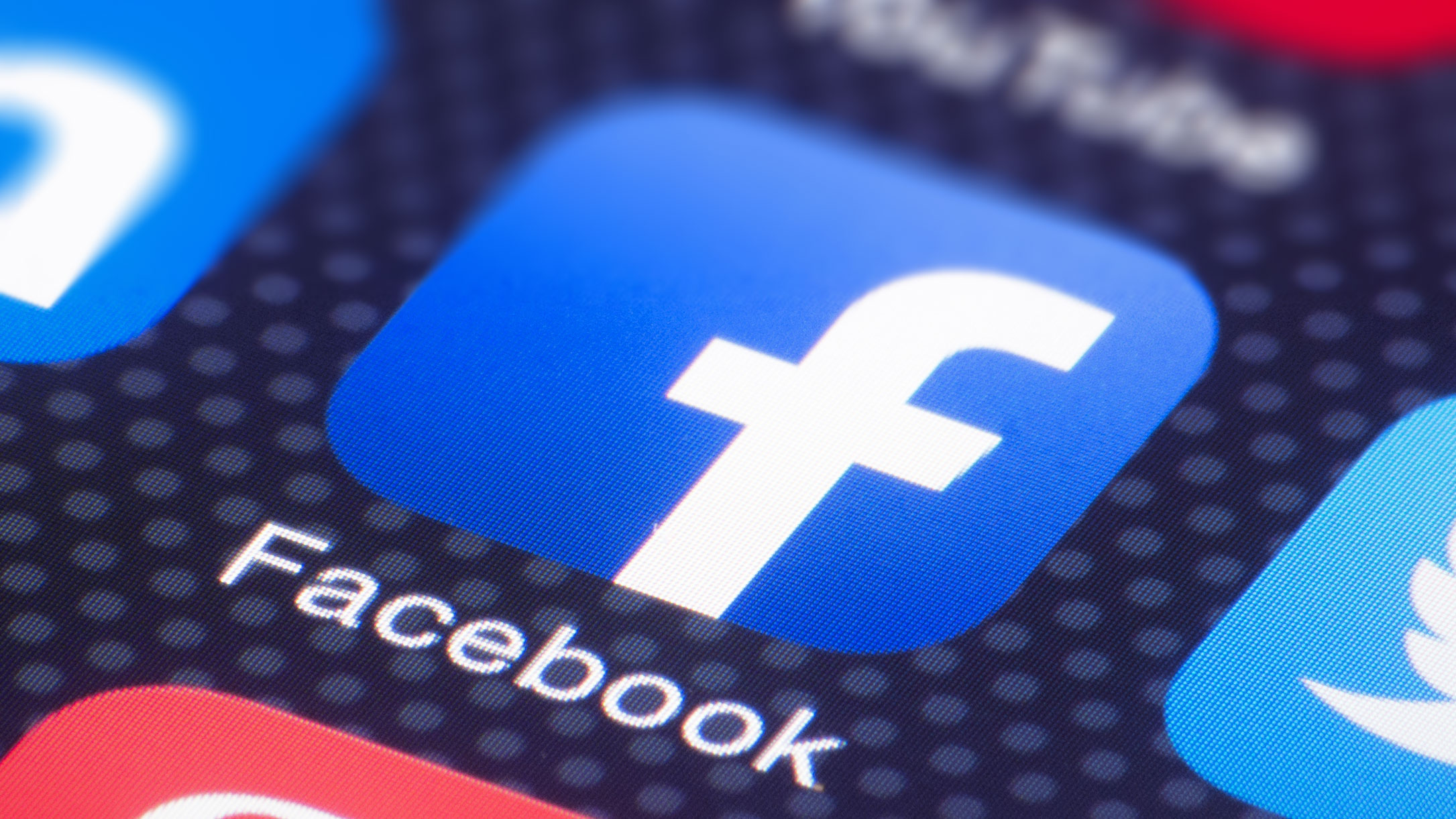 فيسبوك تنصح موظفيها بعدم ارتداء ملابس